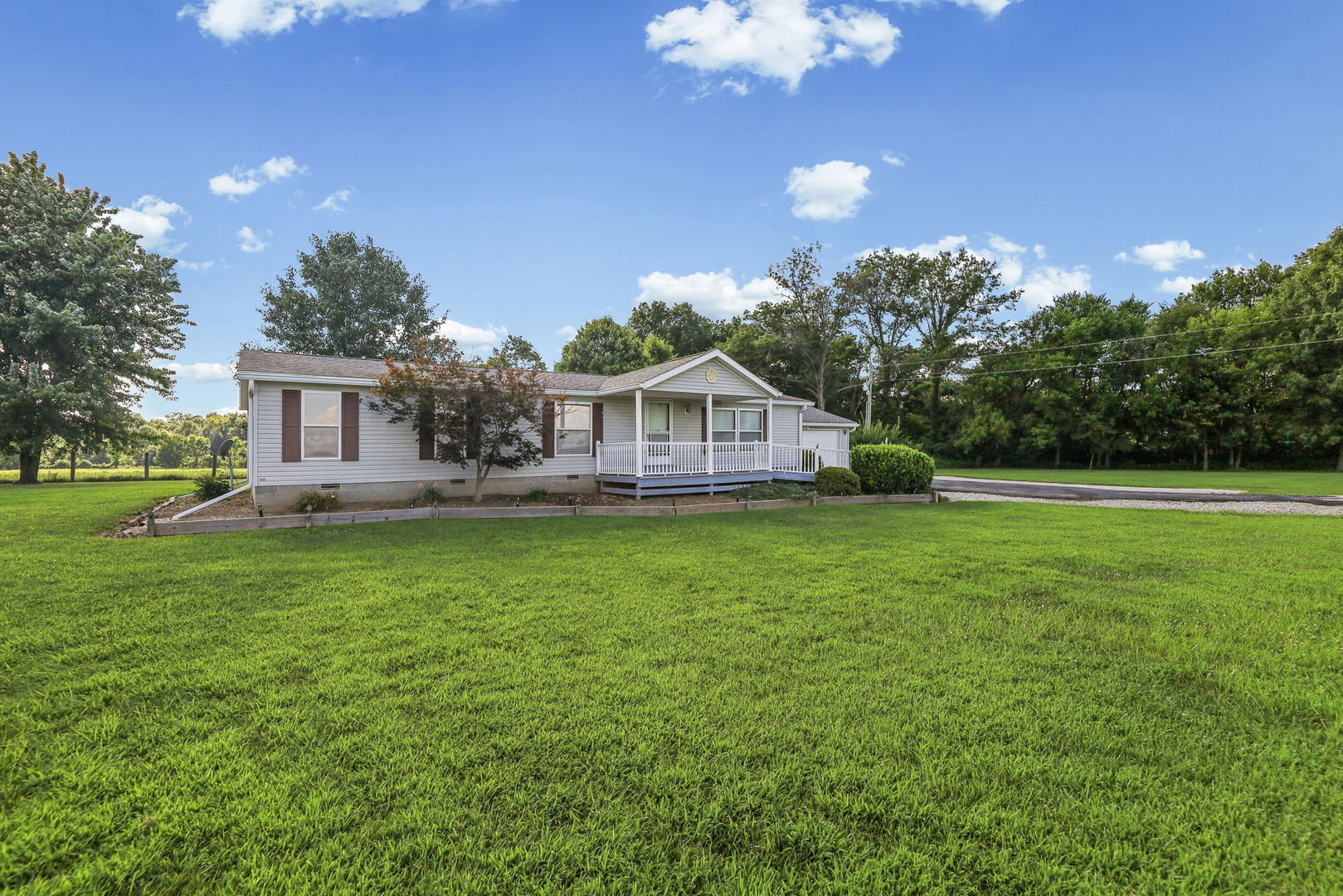 4581 Hotze Road Property Photo 1
