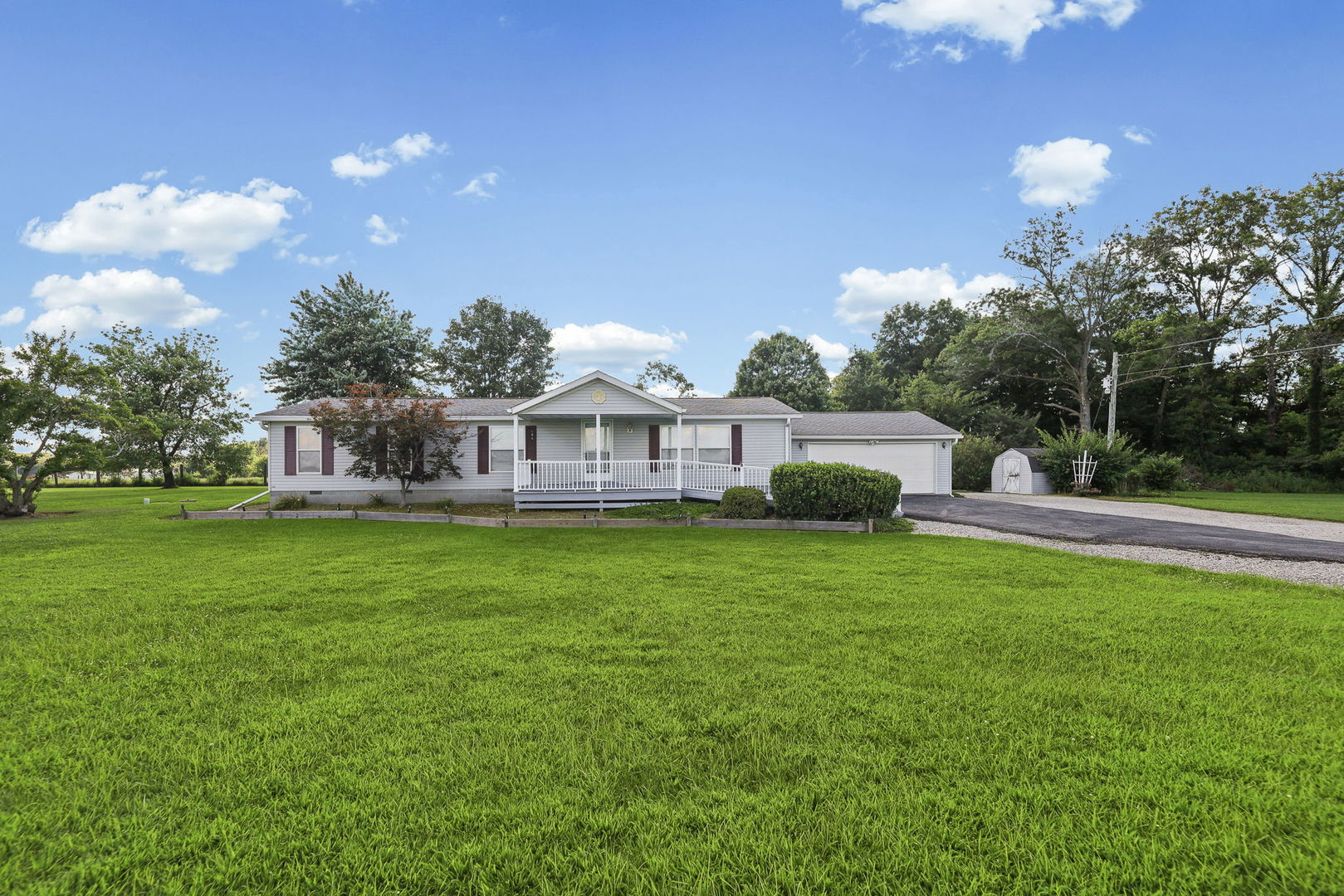 4581 Hotze Road Property Photo 3