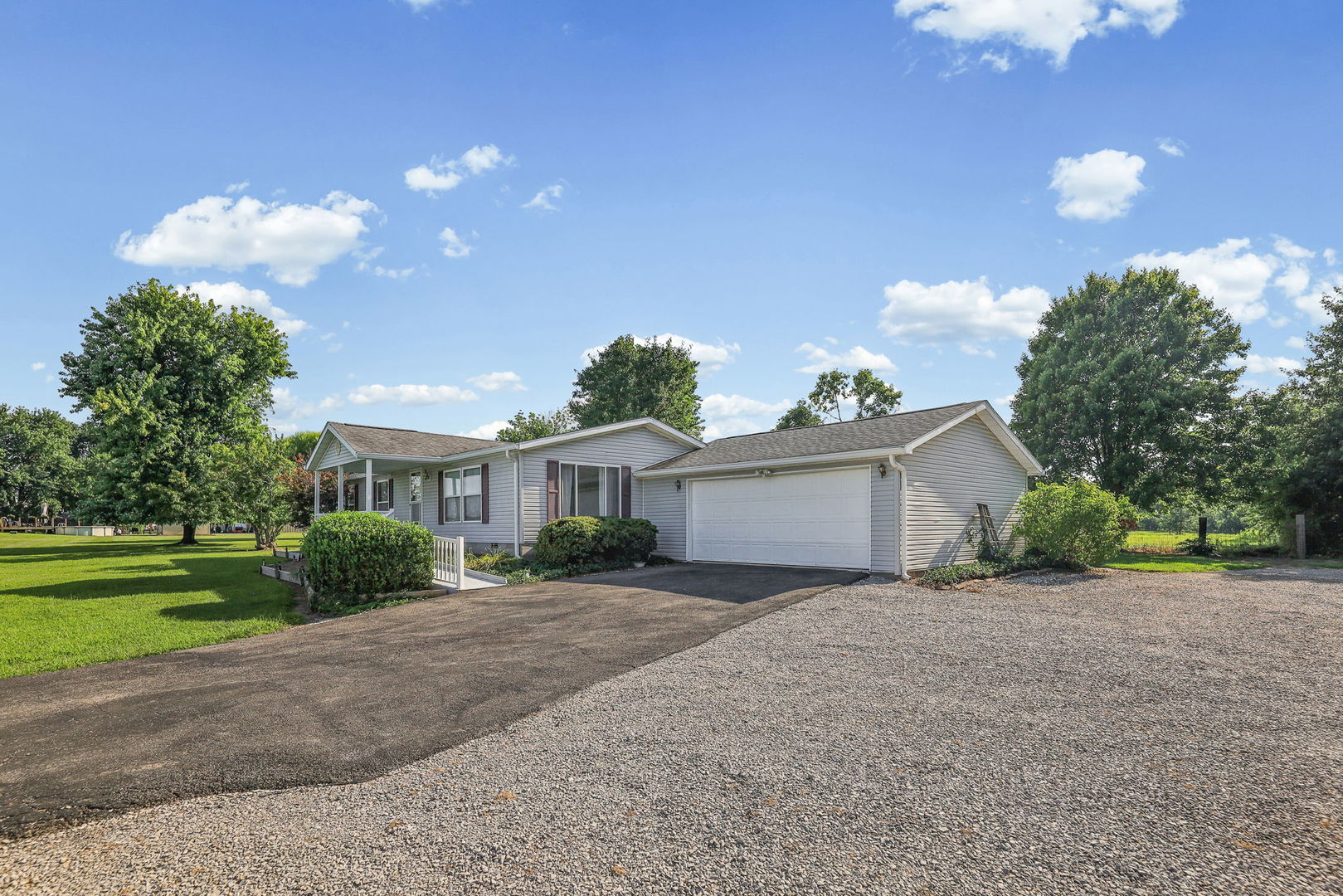 4581 Hotze Road Property Photo 5