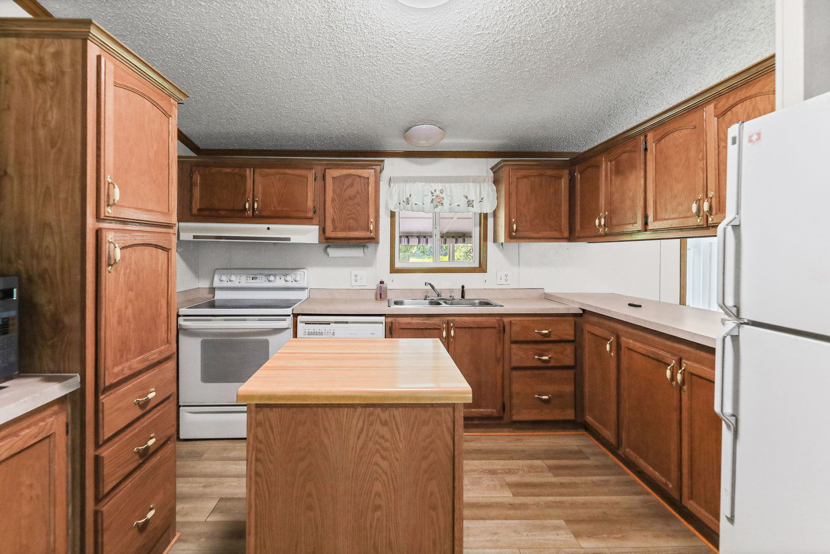 4581 Hotze Road Property Photo 29