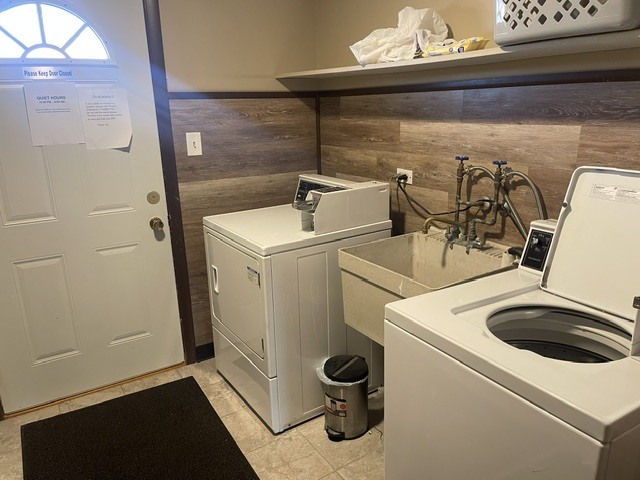 7915 S 84 Avenue Property Photo 4