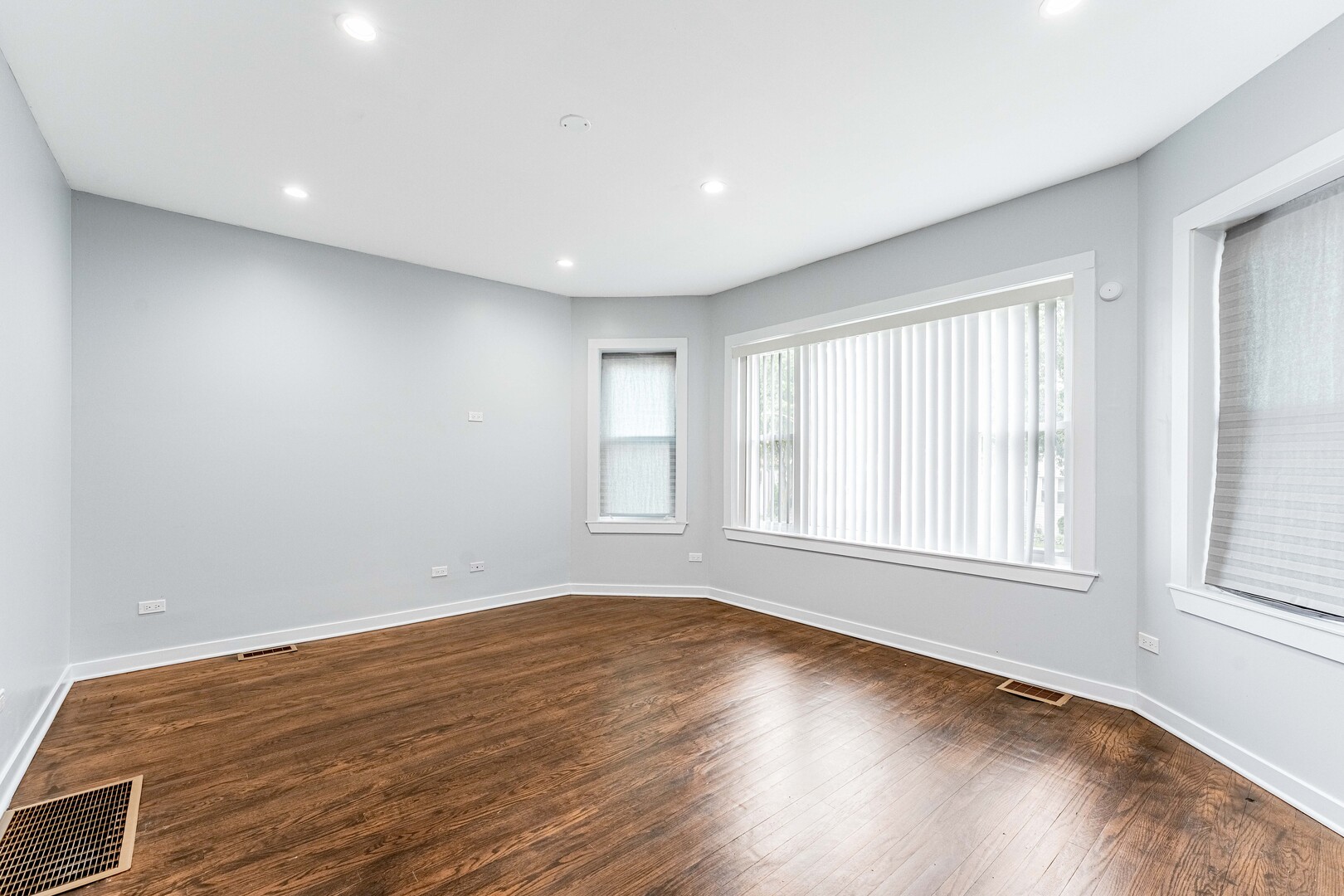 12238 S Yale Avenue Property Photo 4