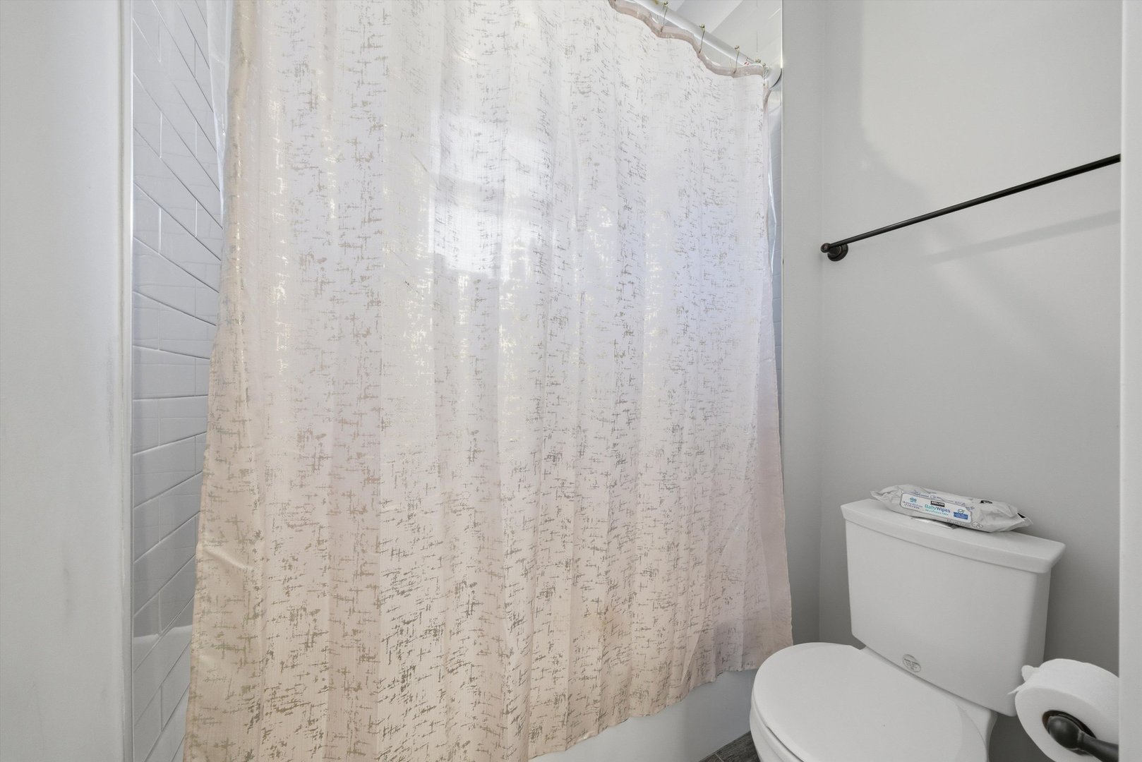 2045 N La Crosse Avenue Property Photo 16