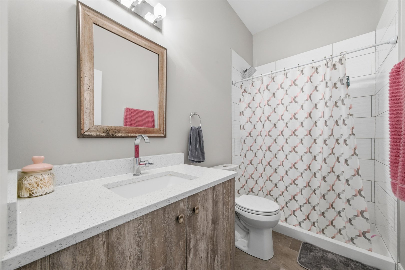 2045 N La Crosse Avenue Property Photo 21