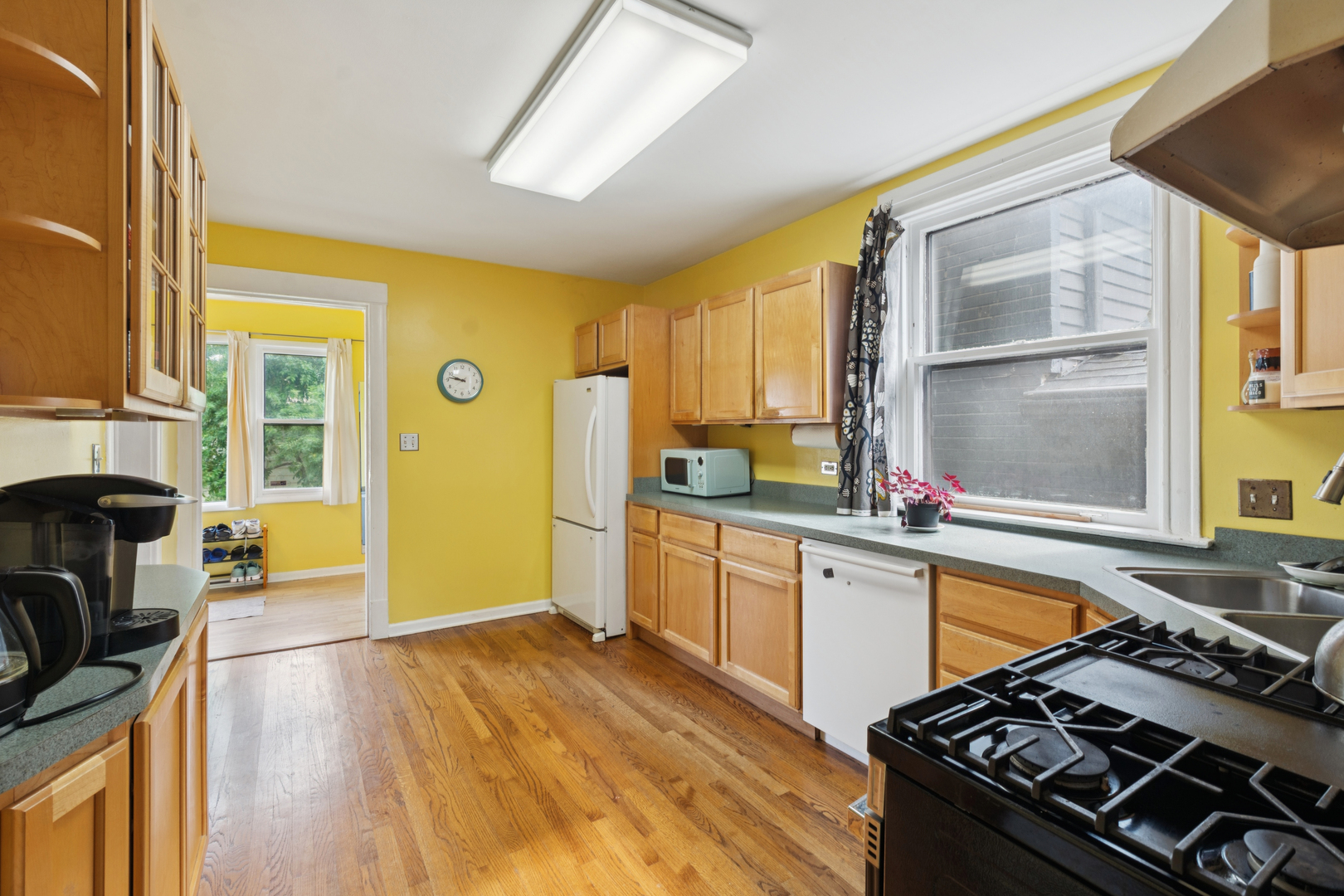 1946 W Summerdale Avenue Property Photo 6