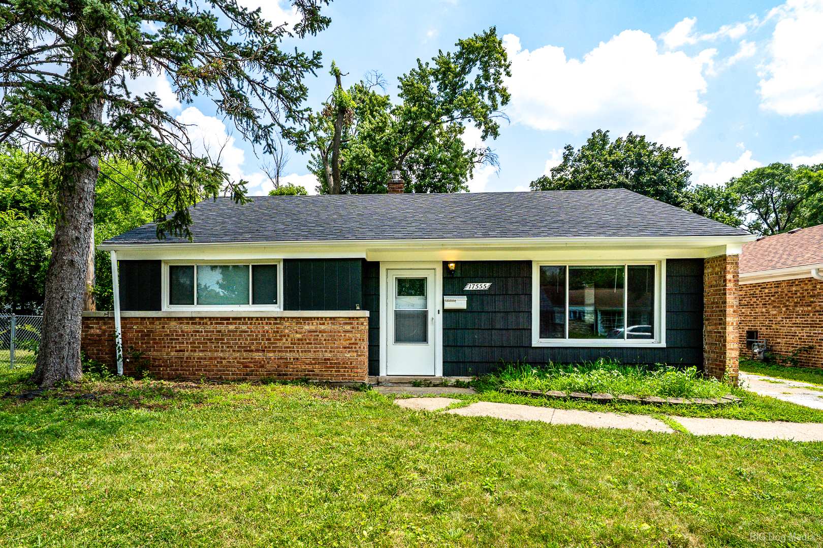 17555 Howe Avenue Property Photo 1