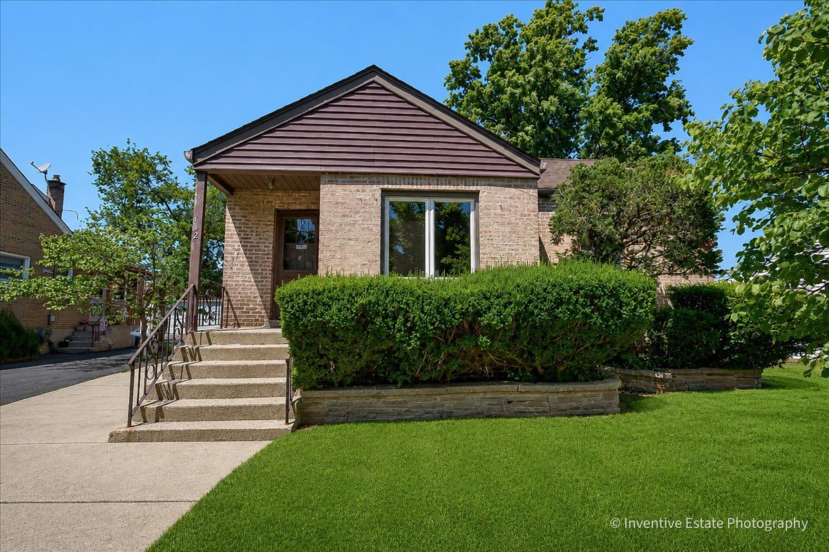 112 West Drive Property Photo 1