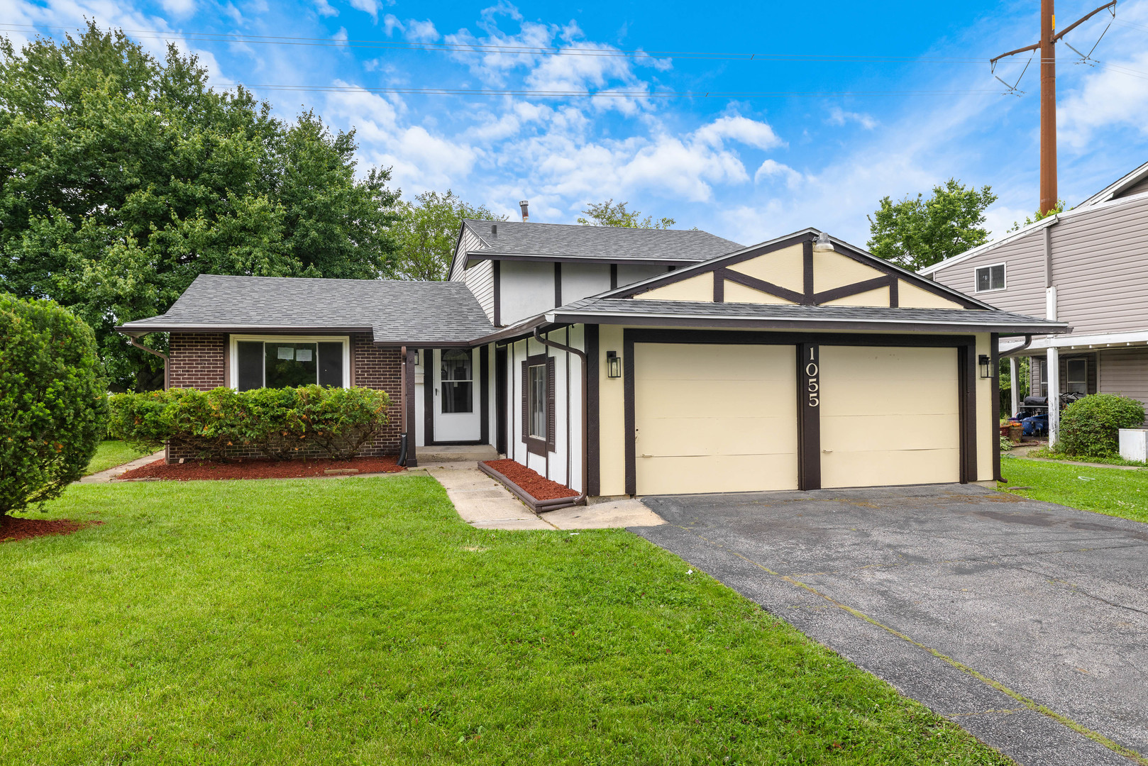 1055 Samson Drive Property Photo 1