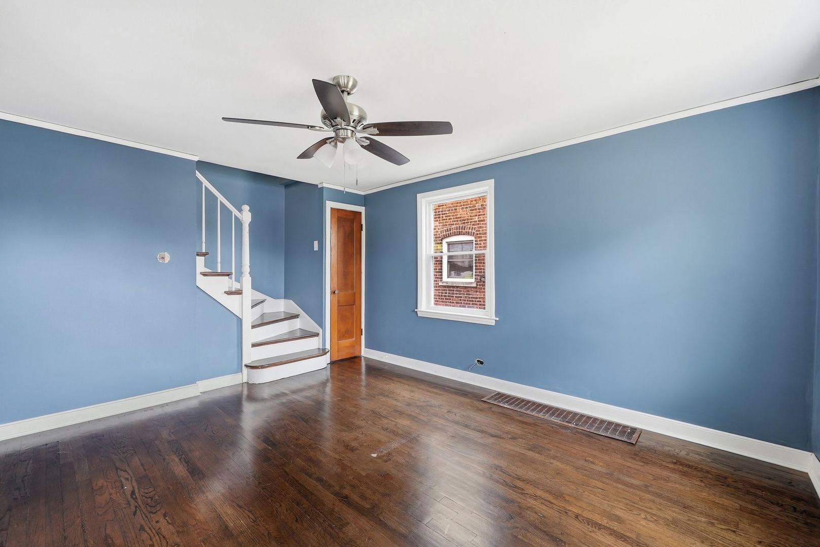 10619 S Avenue C Property Photo 4