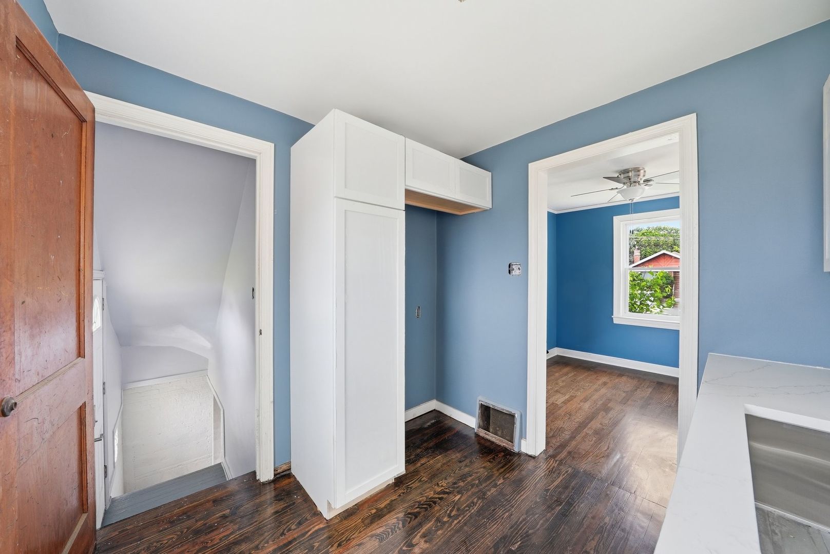 10619 S Avenue C Property Photo 8