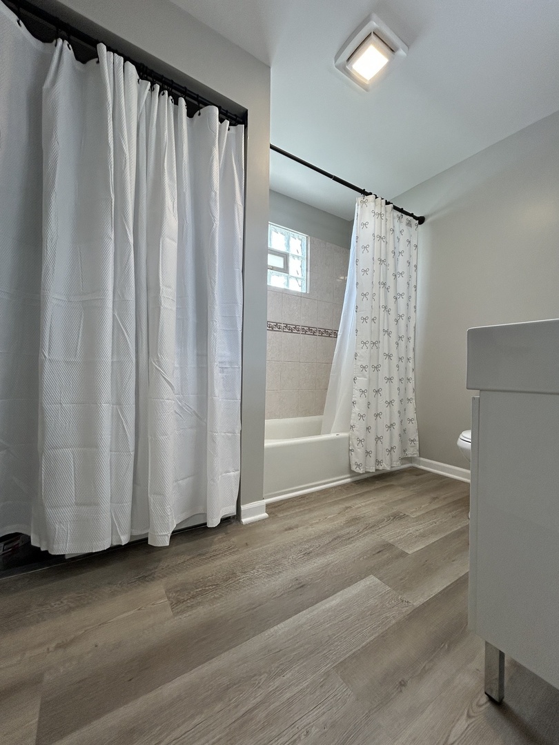4834 N Ridgeway Avenue 3 Property Photo 6