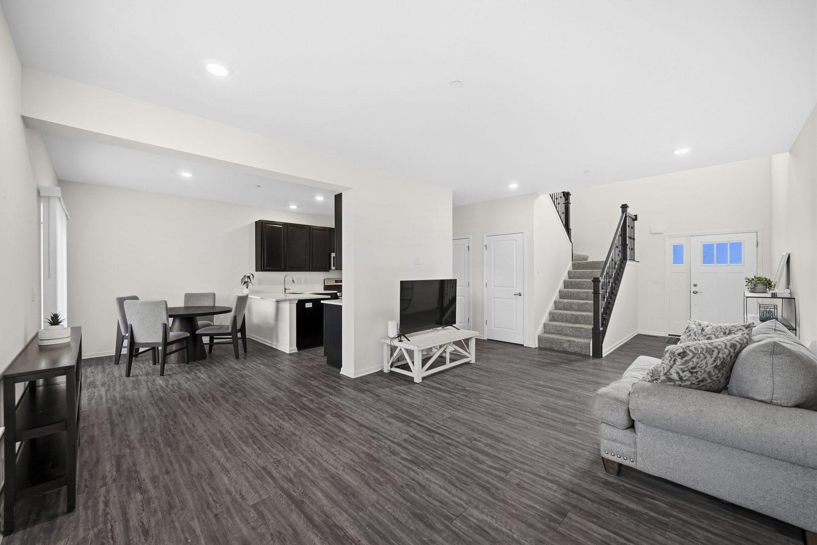 1129 Hawk Hollow Drive Property Photo 4