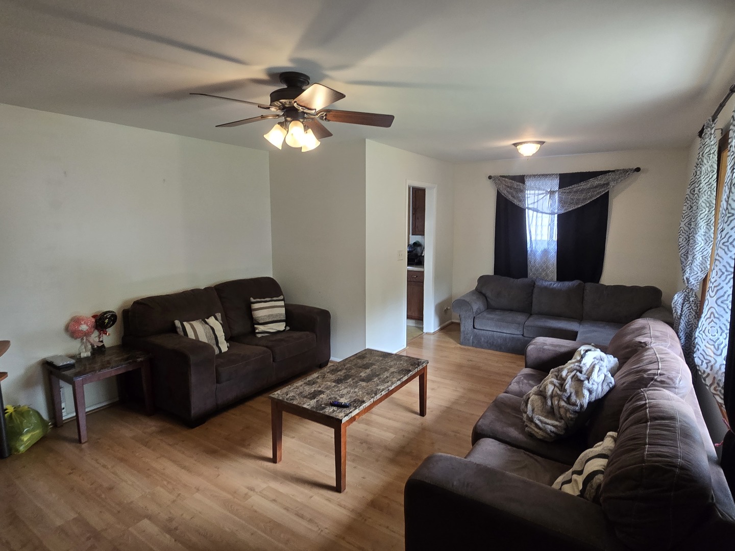 164 N Prairie Avenue Property Photo 4