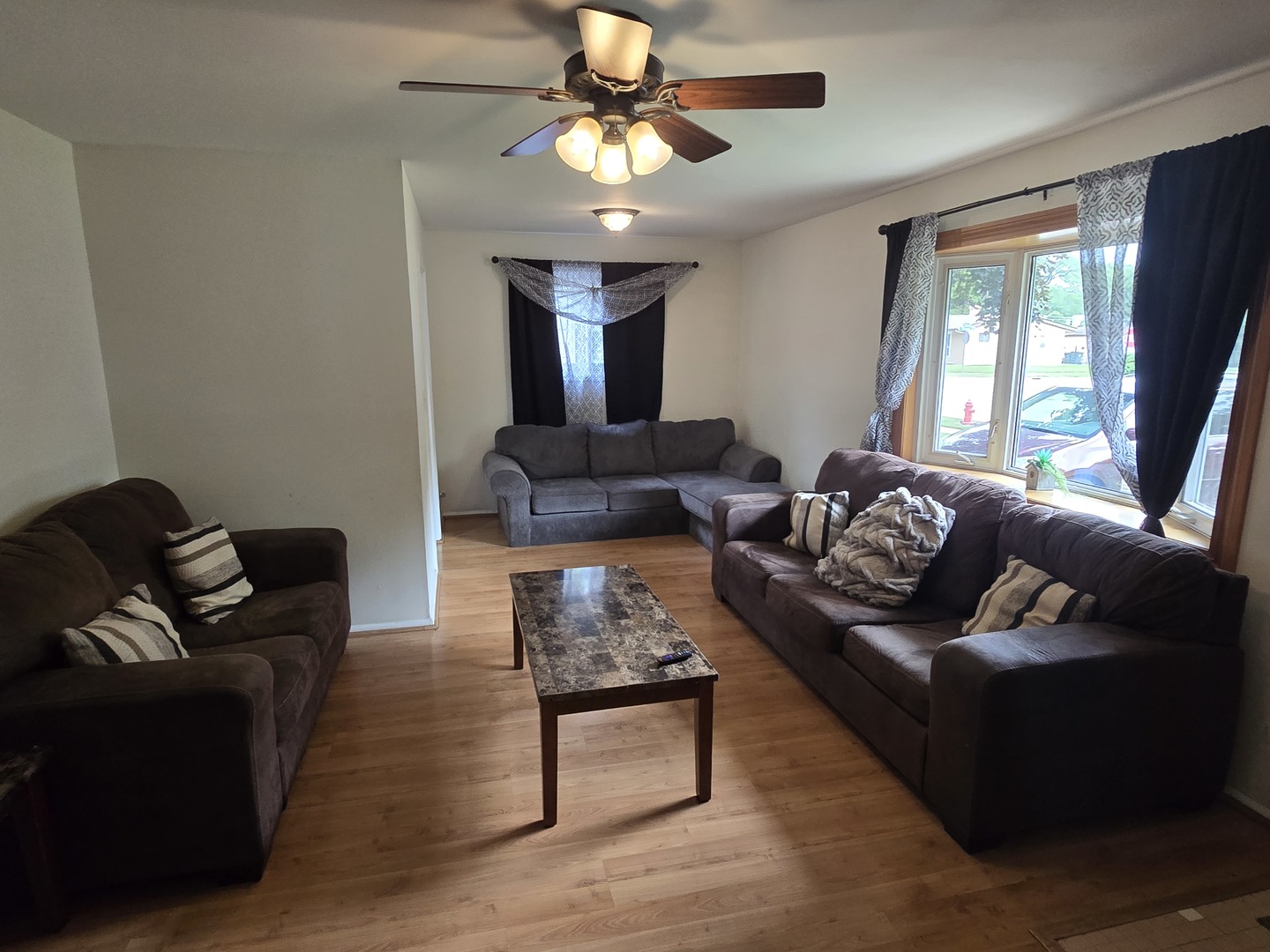 164 N Prairie Avenue Property Photo 5