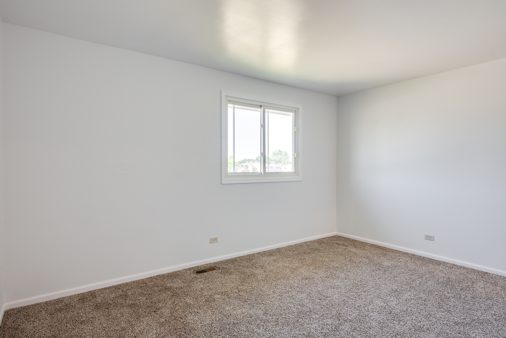 889 Heatherbrook Court Property Photo 12
