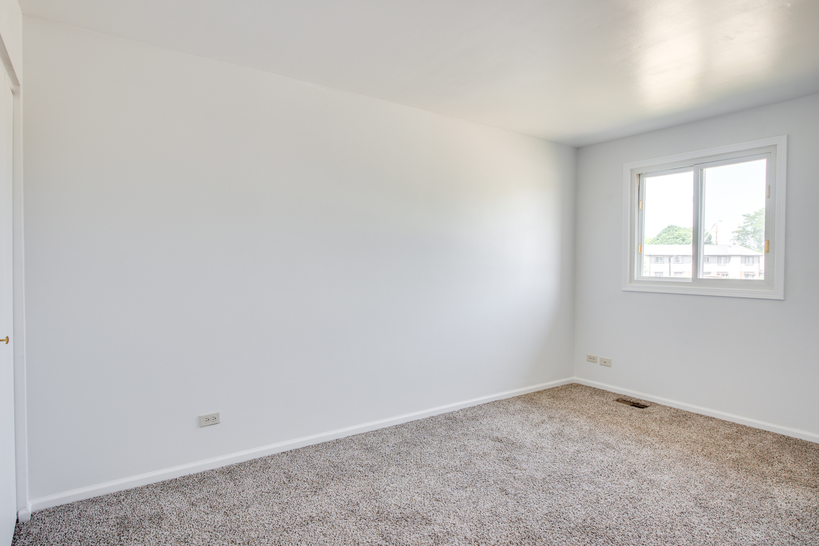 889 Heatherbrook Court Property Photo 13