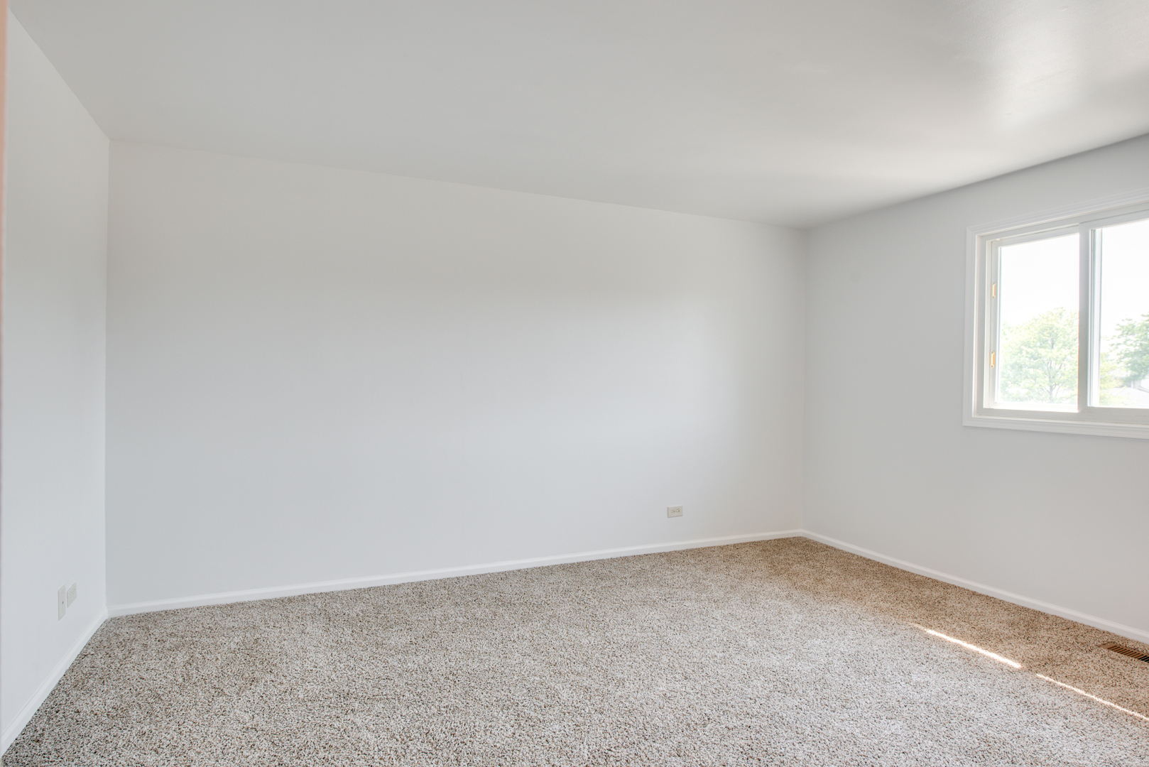889 Heatherbrook Court Property Photo 14