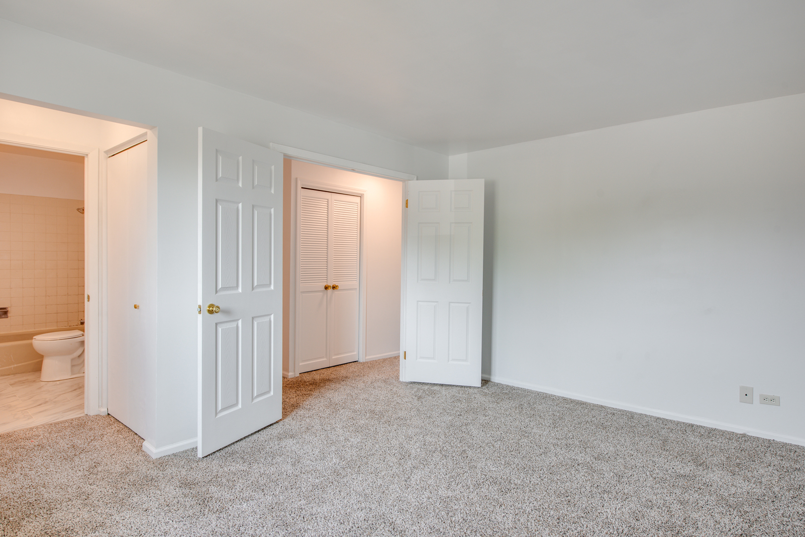889 Heatherbrook Court Property Photo 16