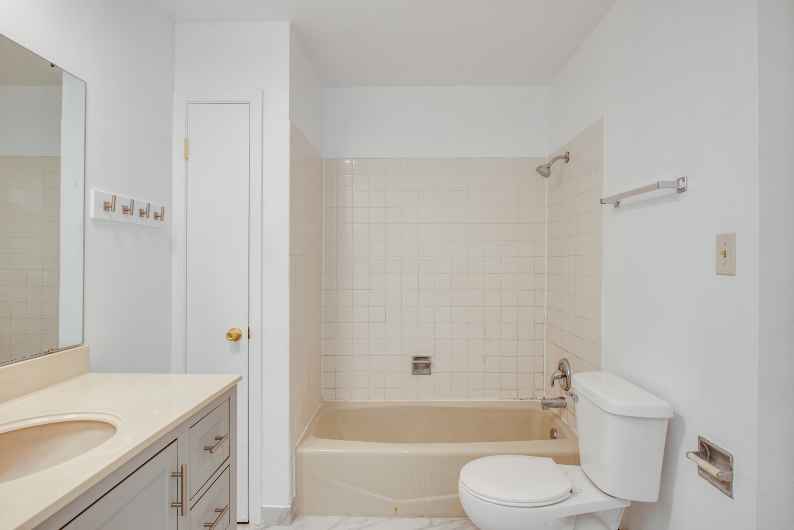 889 Heatherbrook Court Property Photo 17