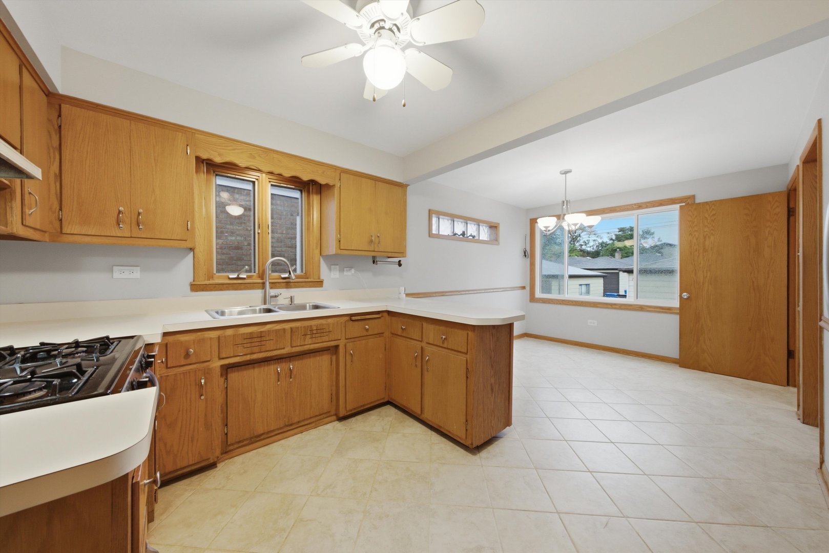 6055 W 64th Street Property Photo 4