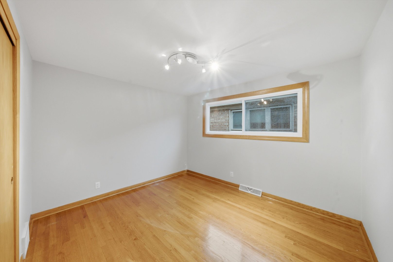 6055 W 64th Street Property Photo 10
