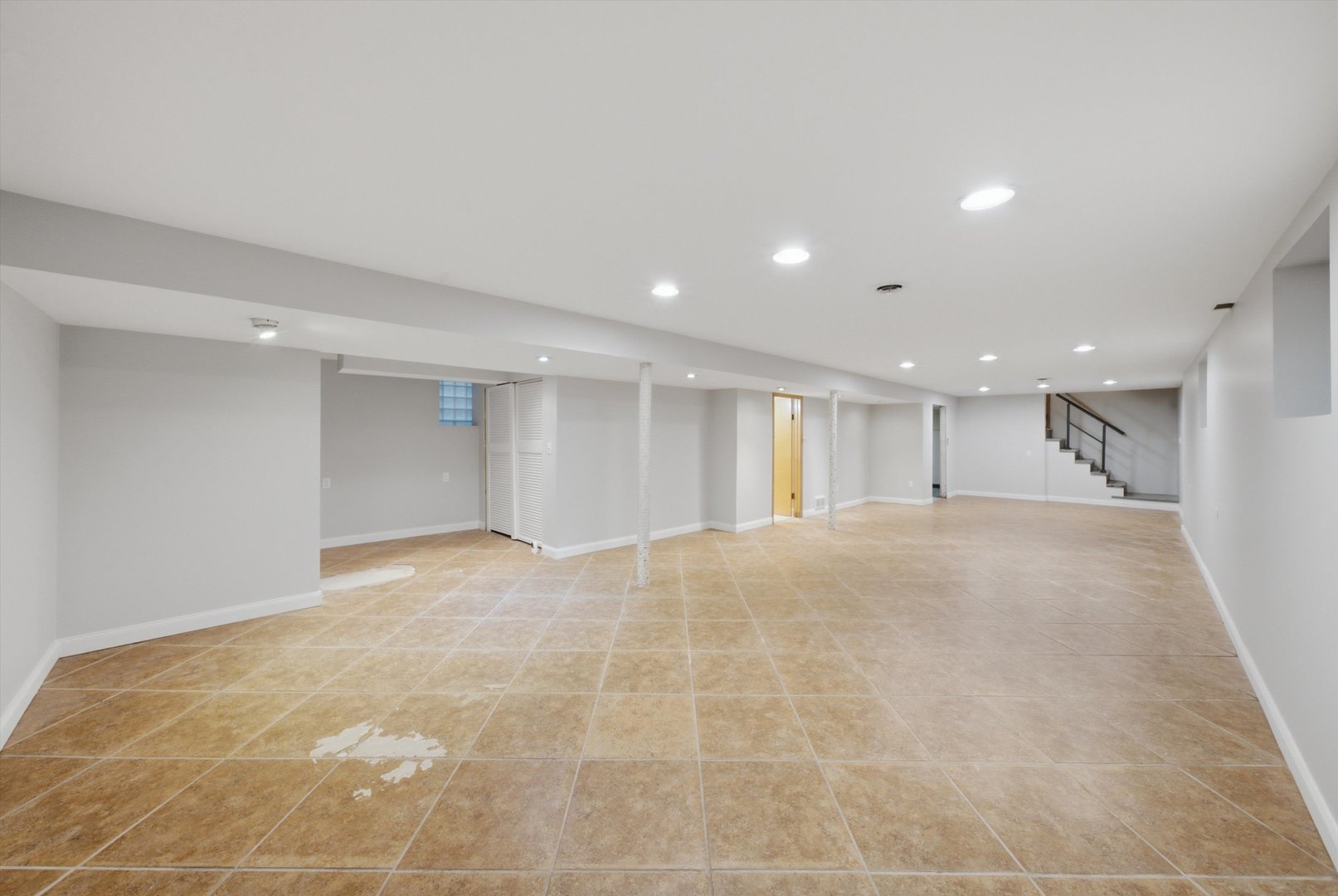 6055 W 64th Street Property Photo 14