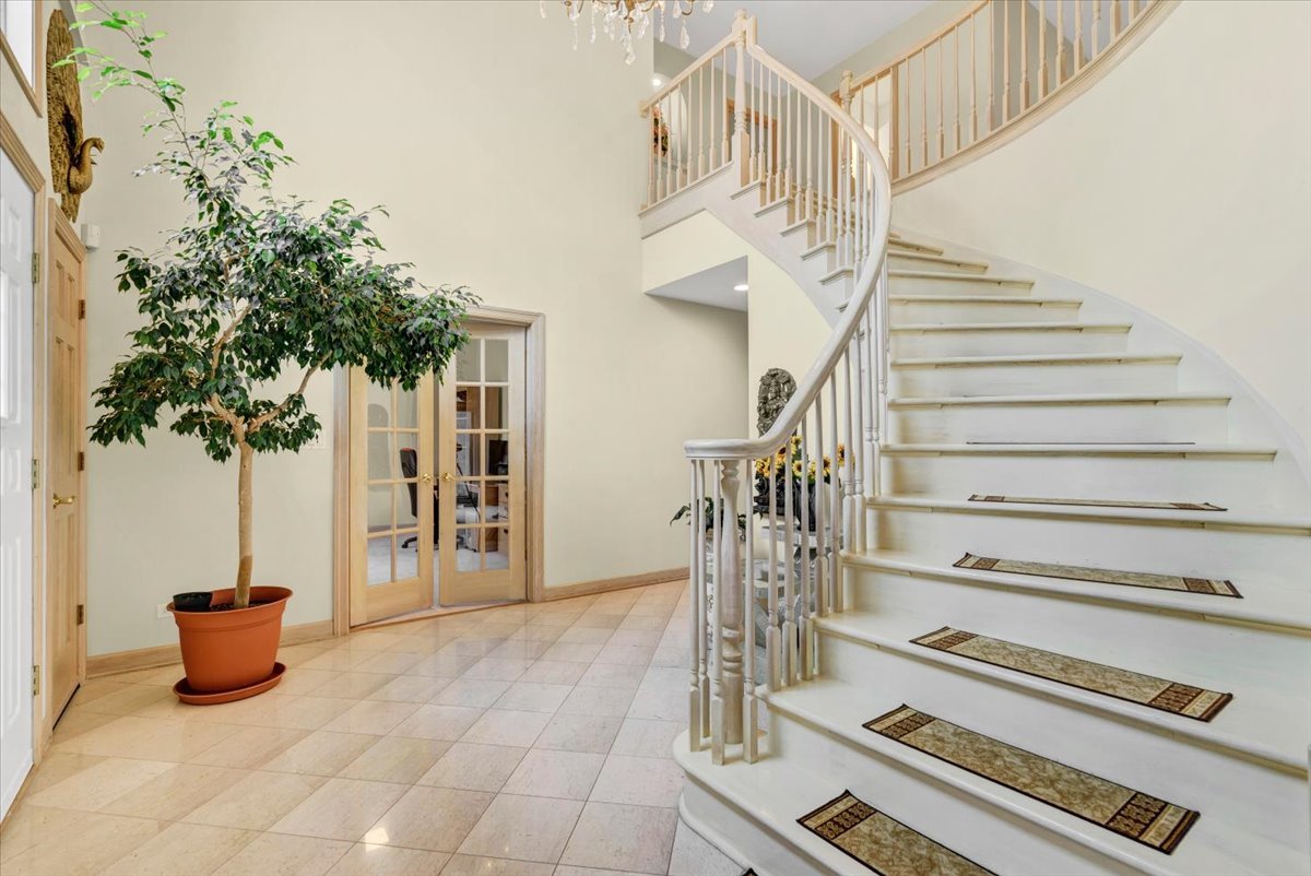 1922 Deercrest Lane Property Photo 3