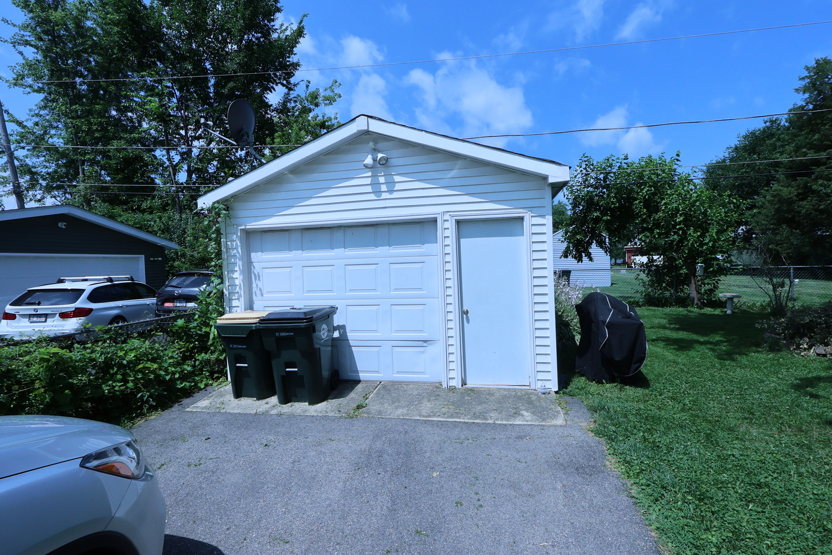 42690 N Lake Drive Property Photo 14