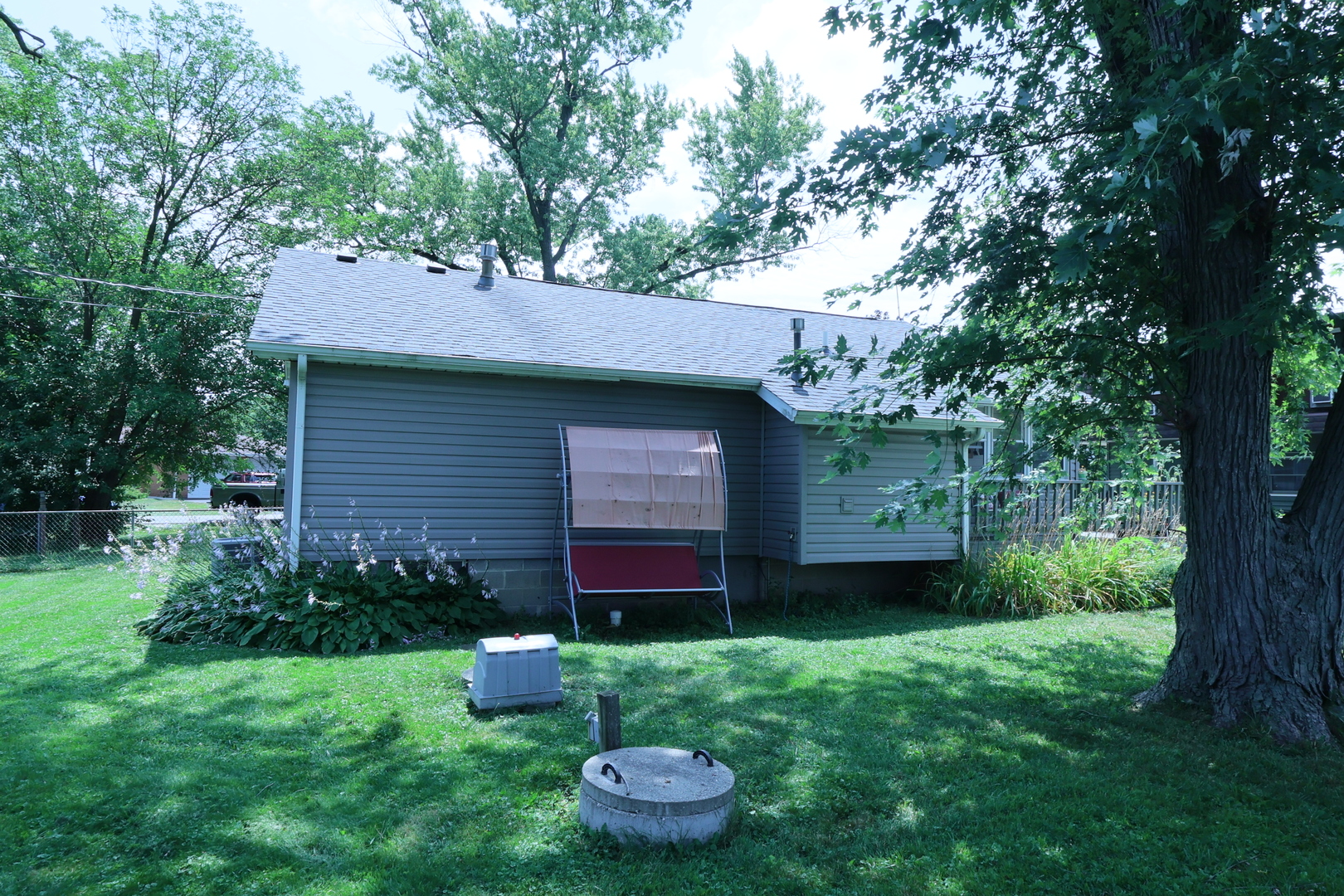 42690 N Lake Drive Property Photo 16