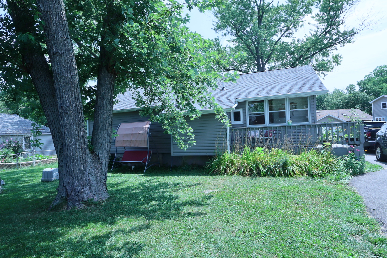 42690 N Lake Drive Property Photo 17