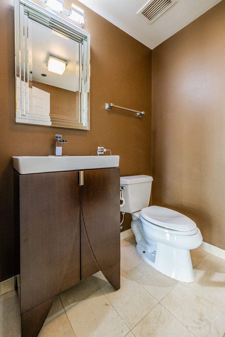 21 E Huron Street 1207 Property Photo 19