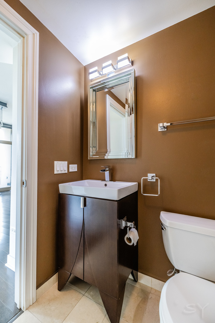 21 E Huron Street 1207 Property Photo 22