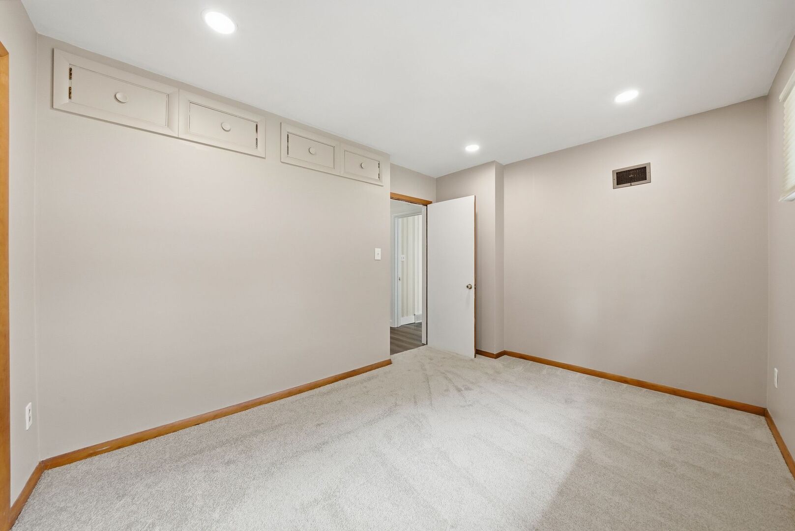 1322 Douglas Street Property Photo 15