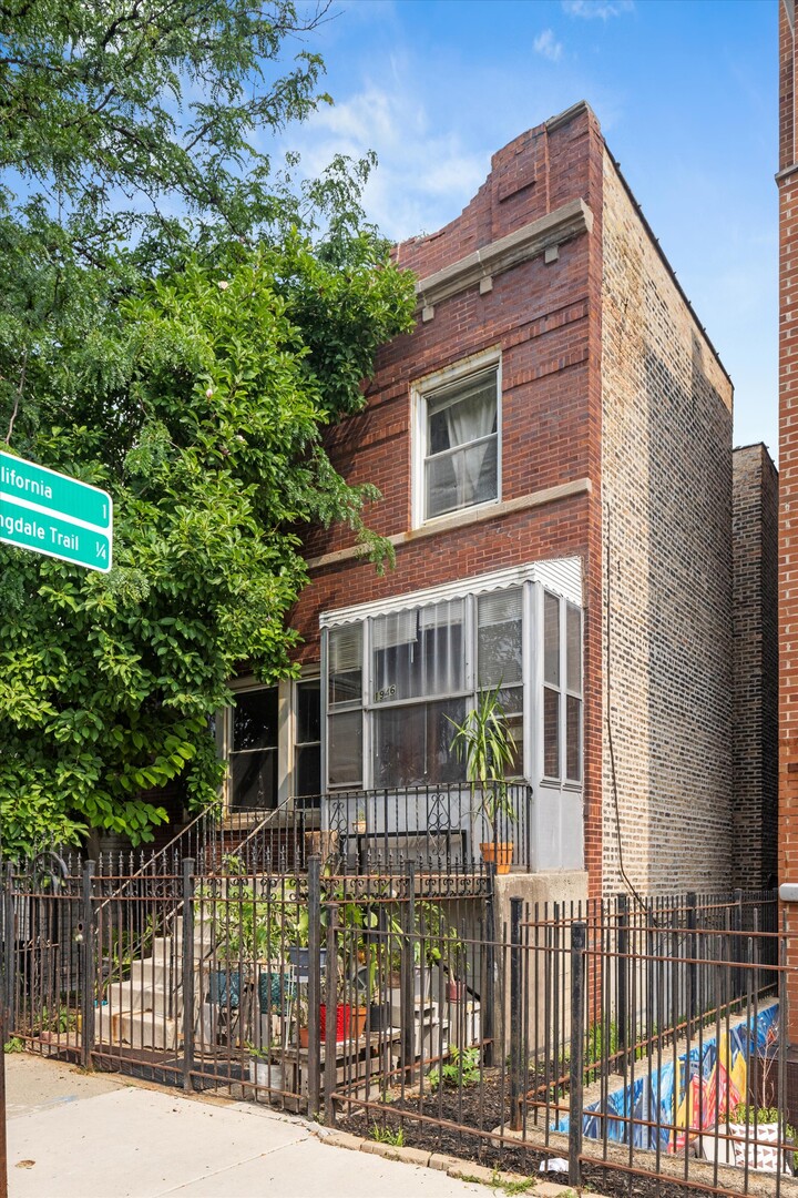 1946 W Armitage Avenue Property Photo 1