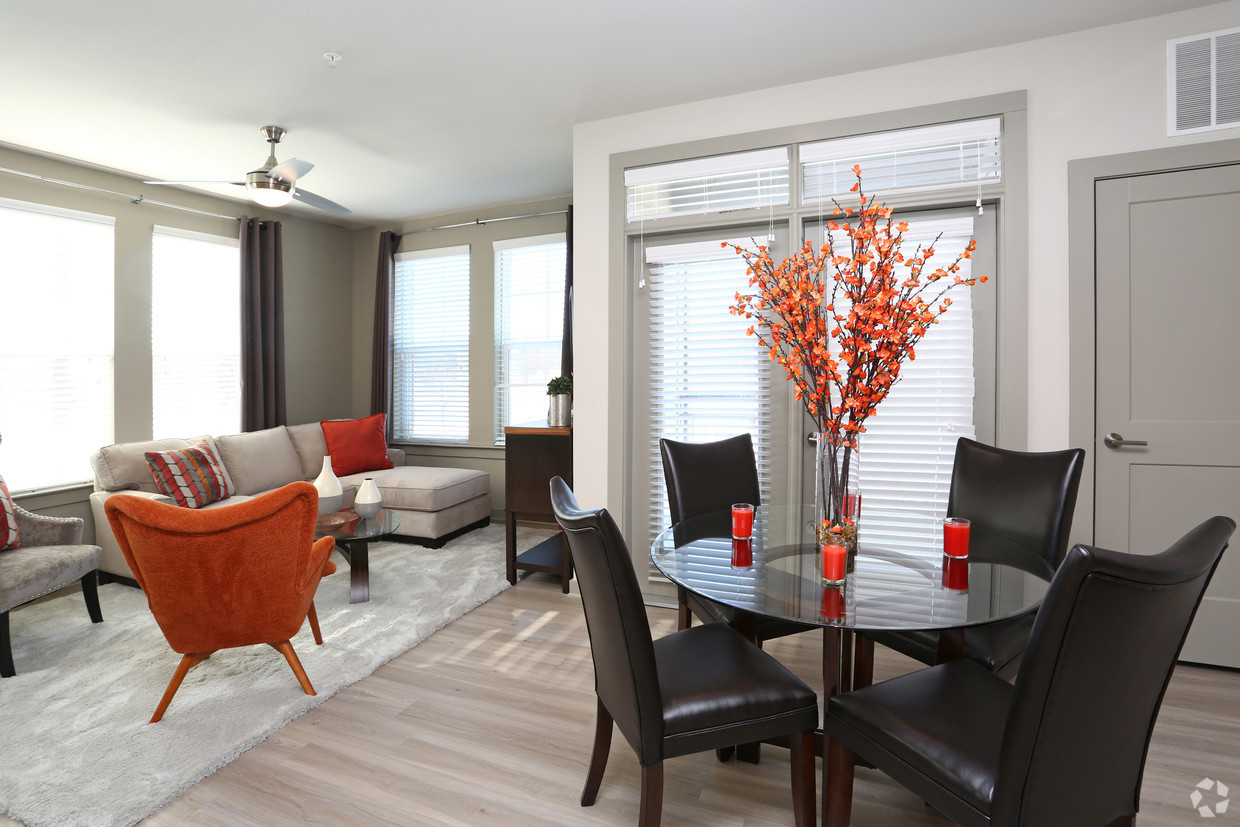 690 E Algonquin Road 3407 Property Photo 2