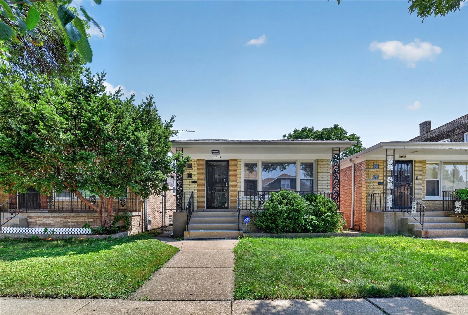 8603 S Exchange Avenue Property Photo 1