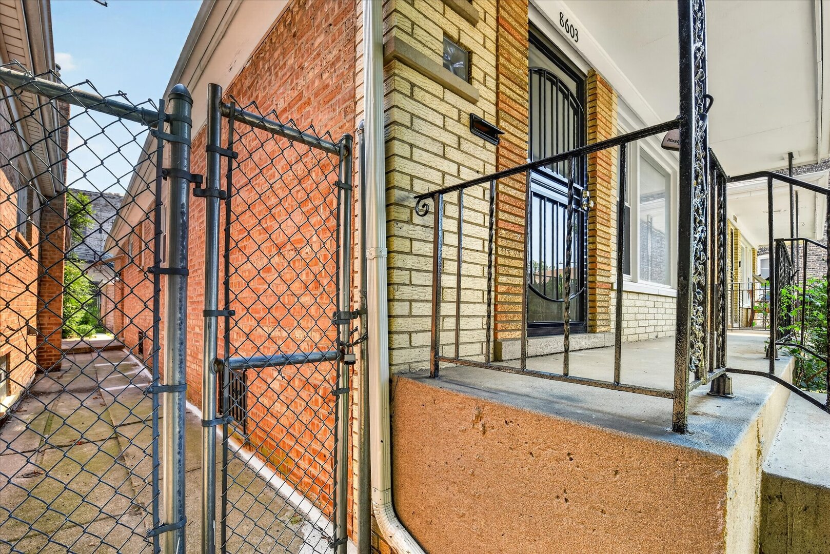 8603 S Exchange Avenue Property Photo 2