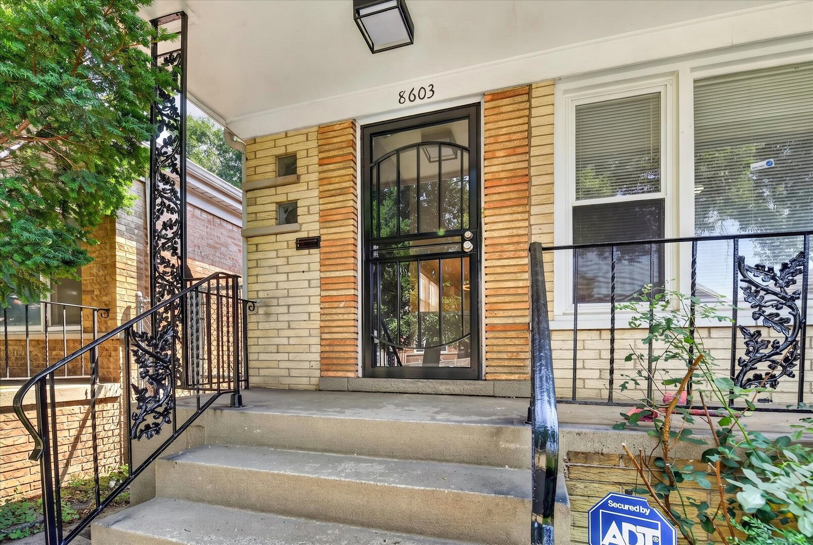 8603 S Exchange Avenue Property Photo 4