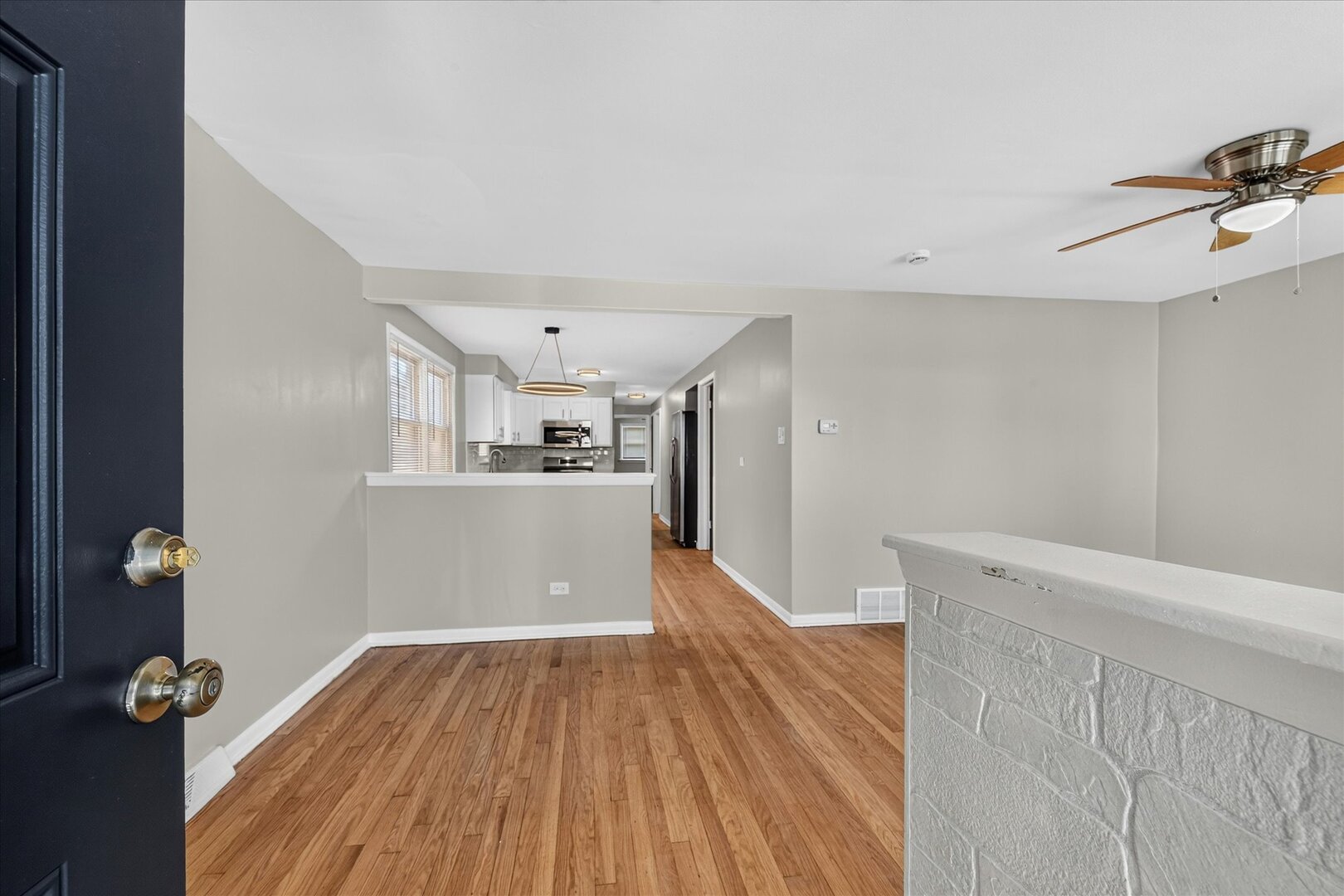 8603 S Exchange Avenue Property Photo 5