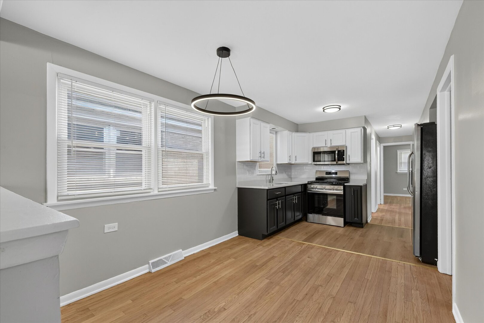 8603 S Exchange Avenue Property Photo 8
