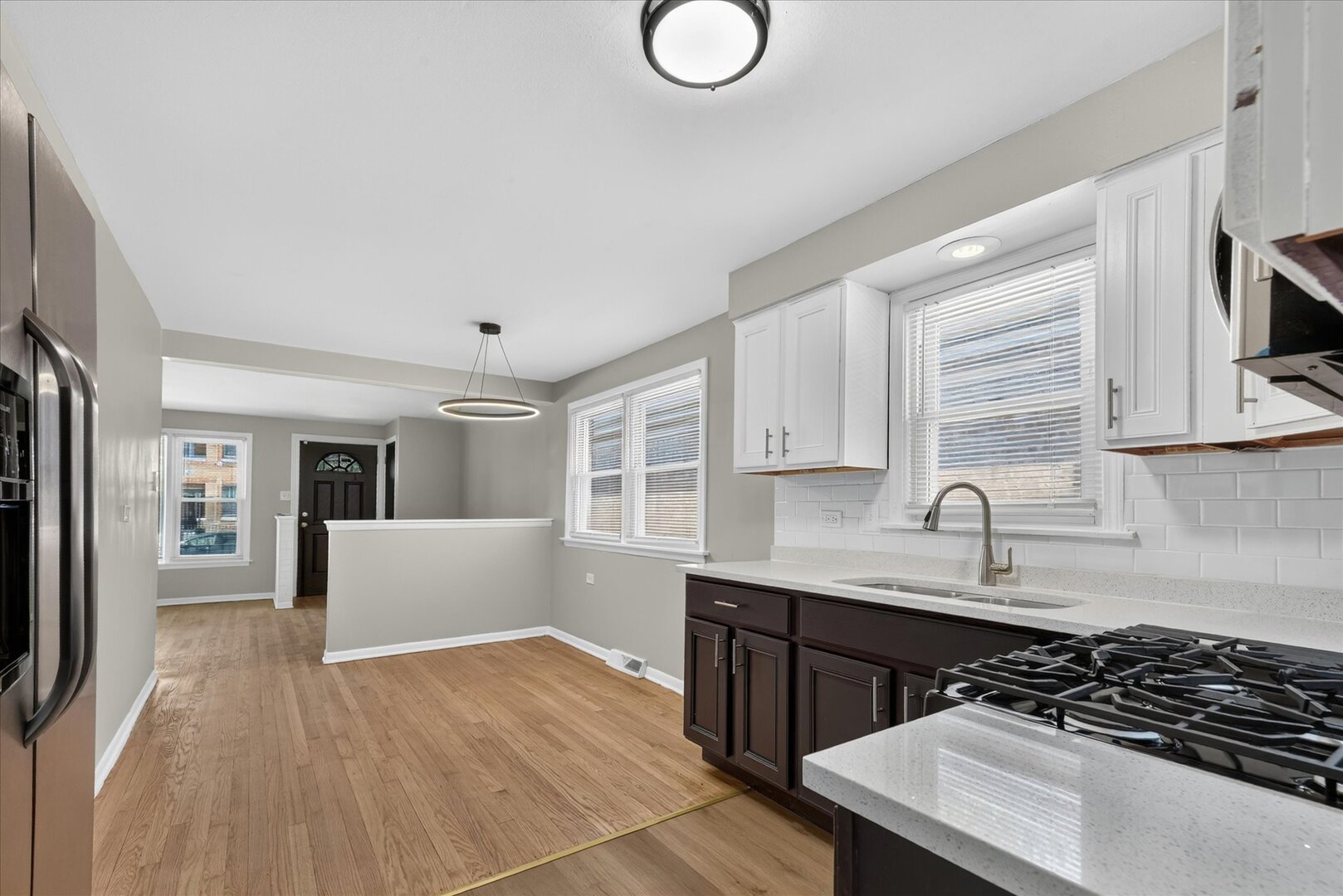 8603 S Exchange Avenue Property Photo 9