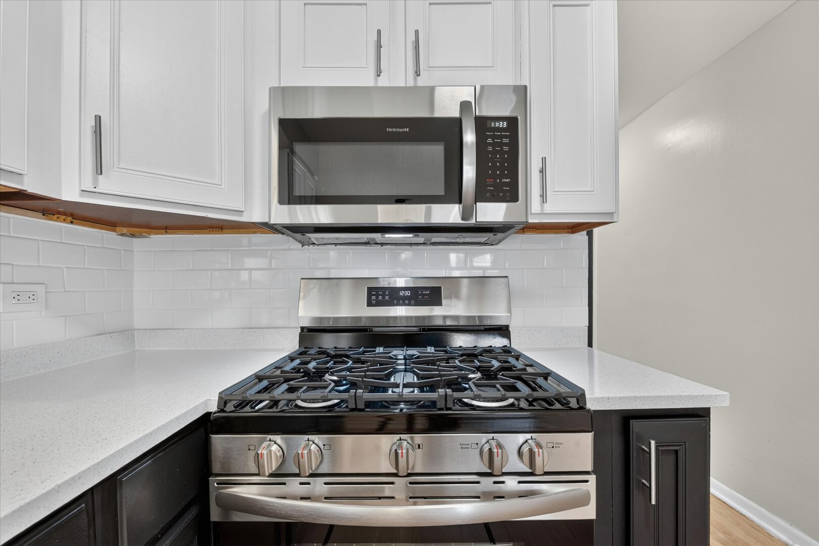 8603 S Exchange Avenue Property Photo 10