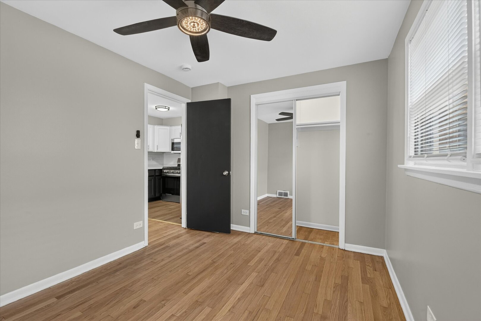 8603 S Exchange Avenue Property Photo 11