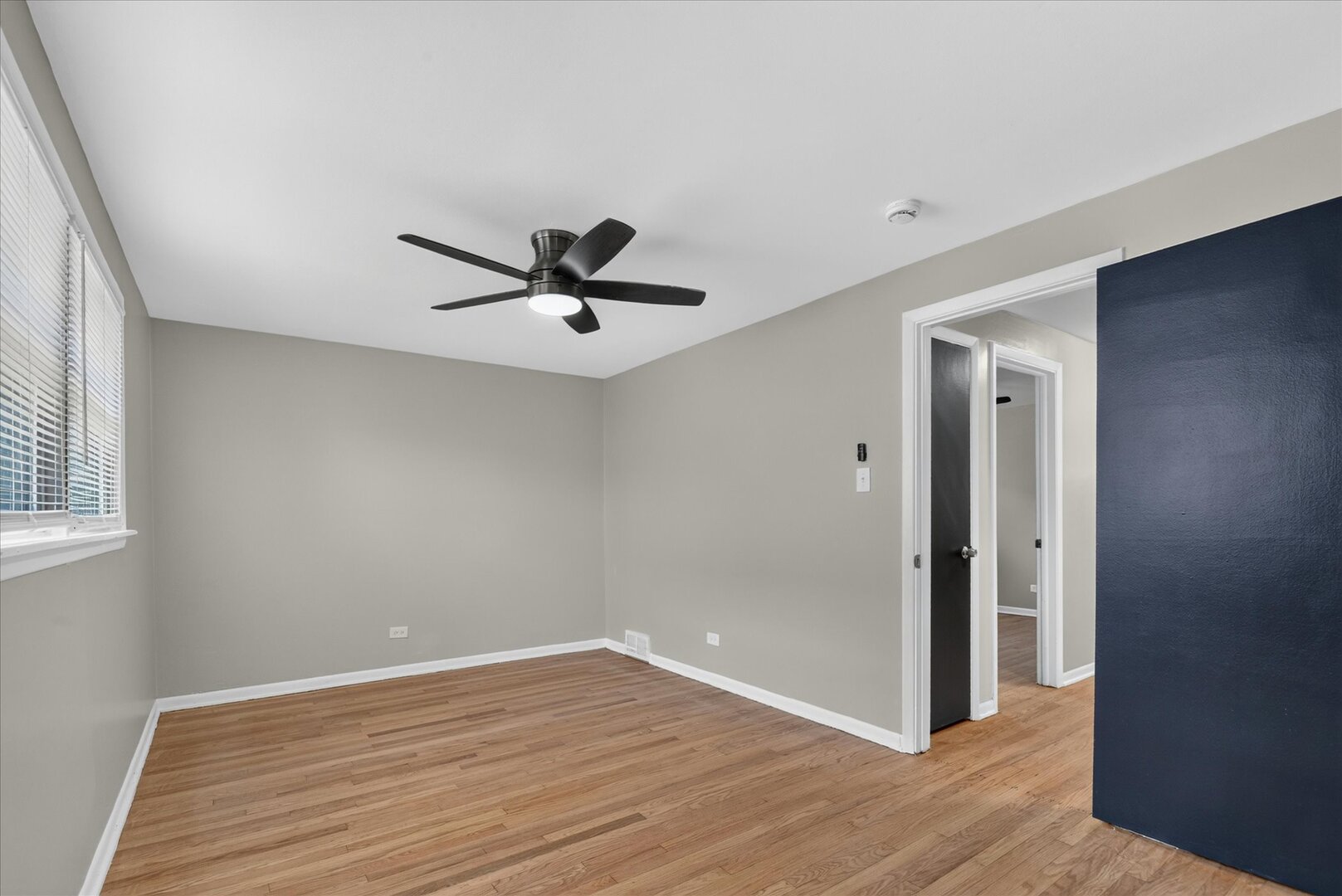 8603 S Exchange Avenue Property Photo 15