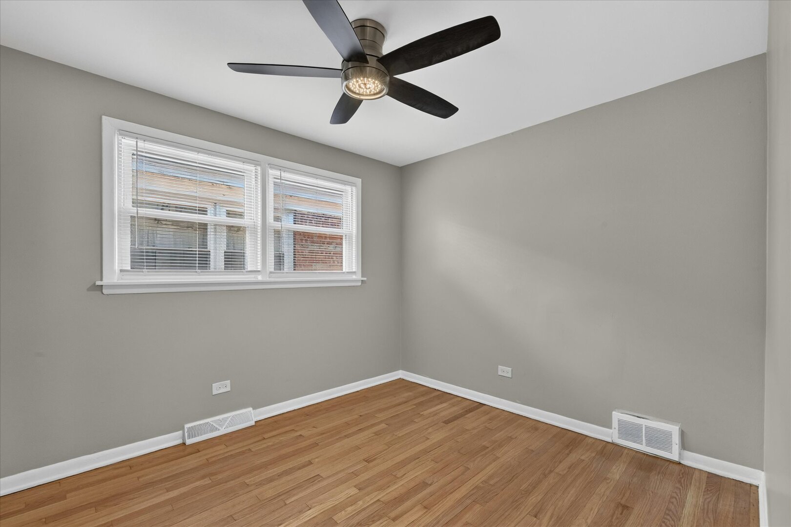 8603 S Exchange Avenue Property Photo 17