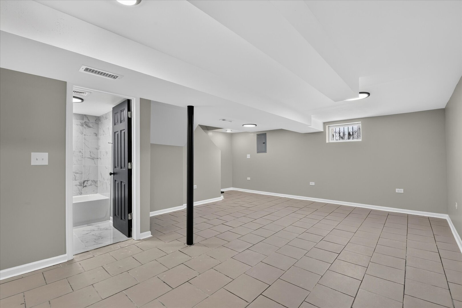 8603 S Exchange Avenue Property Photo 20