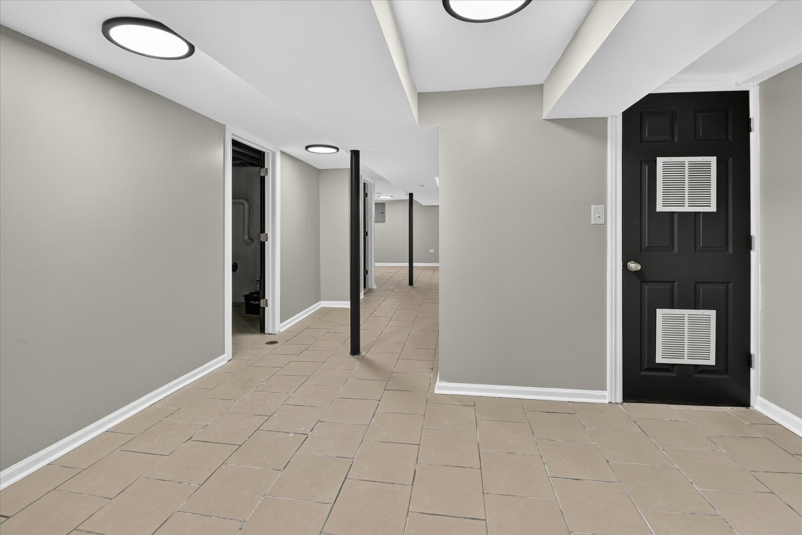 8603 S Exchange Avenue Property Photo 21