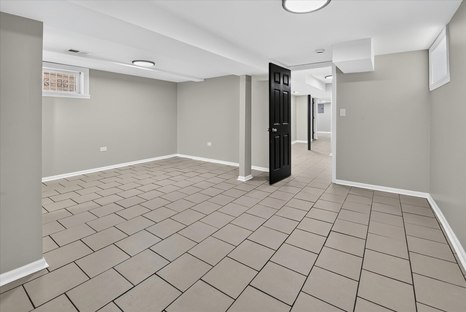 8603 S Exchange Avenue Property Photo 22