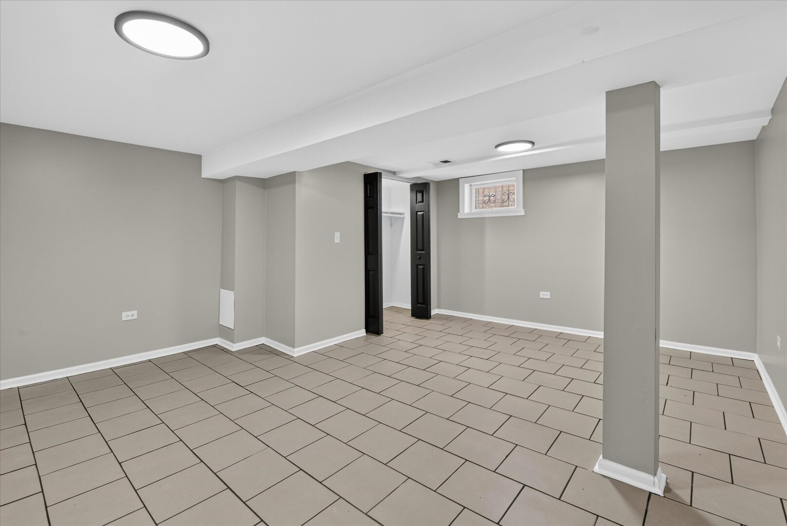 8603 S Exchange Avenue Property Photo 23