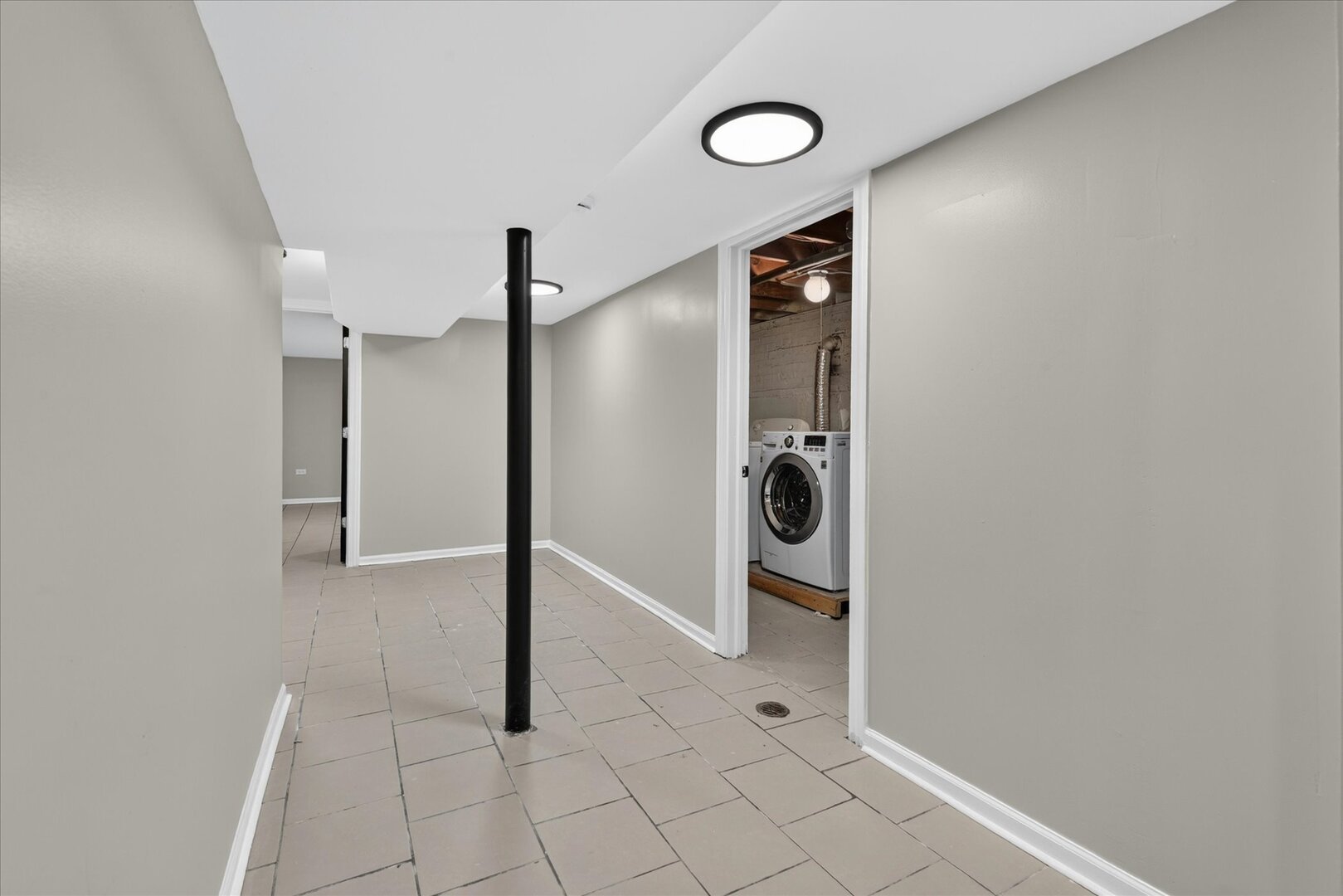 8603 S Exchange Avenue Property Photo 26